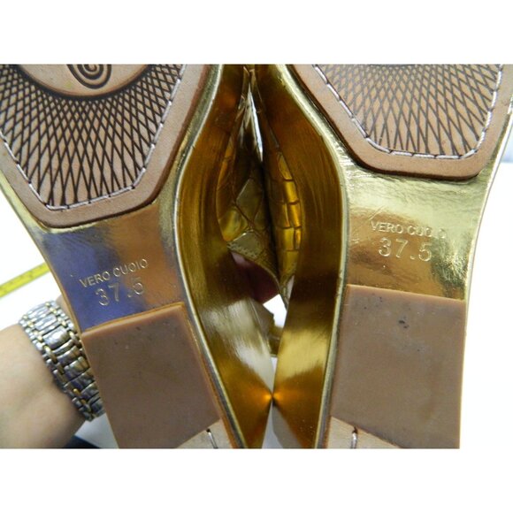 Size 7 Modern Vintage Gold Croc-Embossed Wedge Slingback Sandals Size 37.5 - Picture 10 of 11